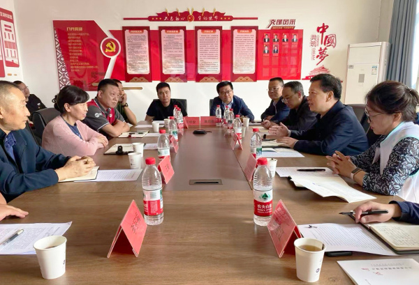 青海省委社会工作部部长专题调研快递员...